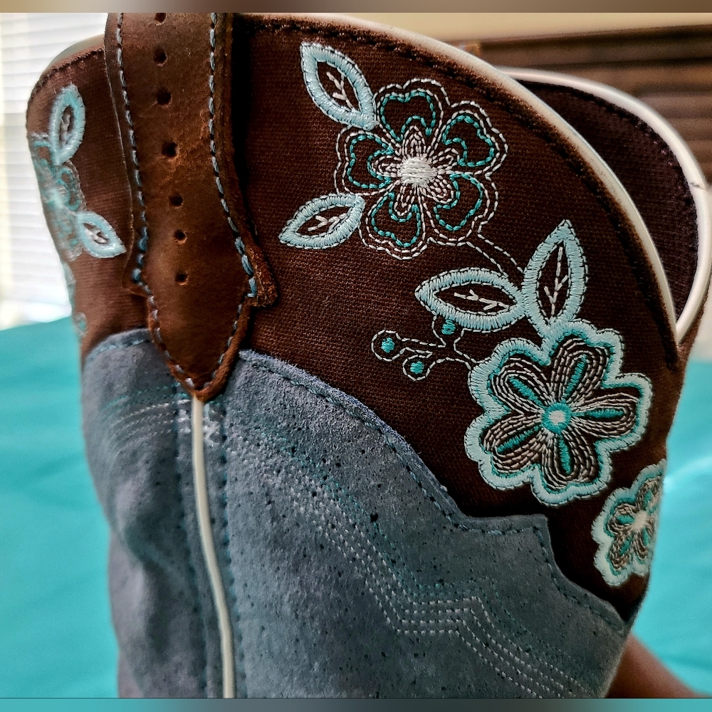 Justin Boots - Picture 10 of 13